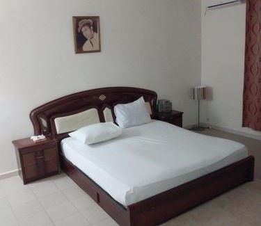 Rao Cama Y Desayuno | Chez Ousmane Fall ASECNA apparemment F2