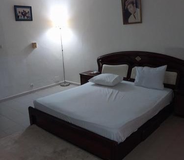 Rao Cama Y Desayuno | Chez Ousmane Fall ASECNA apparemment F2