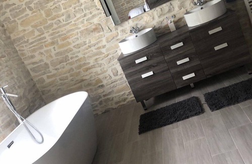 Druyes-les-Belles-Fontaines Otro | Chic farmhouse in the Burgundy Countryside