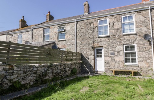 Pendeen Cabaña | CHI LOWEN, pet friendly, character holiday cottage in Pendeen