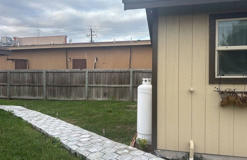 Los Fresnos Apartamento | Chic- 1 bedroom apartment located on Ocean Blvd hwy.100 approx . 20 miles to SPI