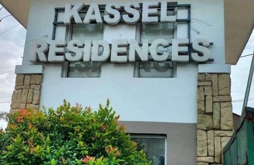 Paranaque Apartamento | Chic 1-bedroom apartment with AC, WiFi in Kassel residences moonwalk parañaque