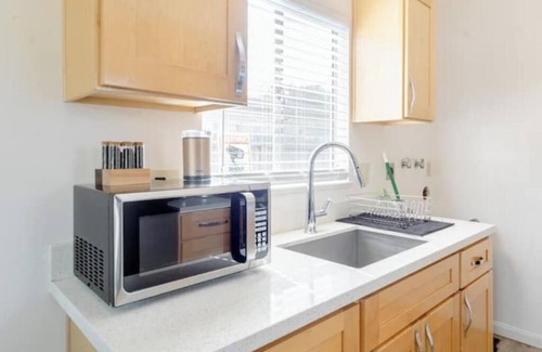 El Cerrito Apartamento | Chic 1 Bedroom Apartment w/ Comfy King Bed