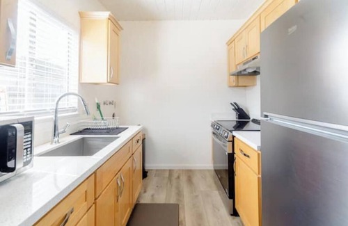 El Cerrito Apartamento | Chic 1 Bedroom Apartment w/ Comfy King Bed