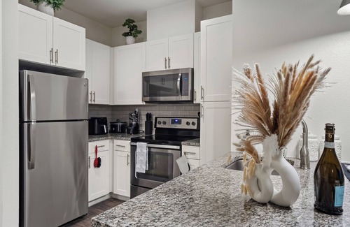Addison Apartamento | Chic 1-bedroom apartment in lovely Addison with fitness room, WiFi