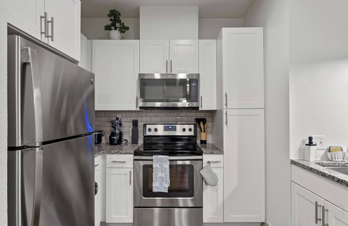 Addison Apartamento | Chic 1-bedroom apartment in lovely Addison with fitness room, WiFi