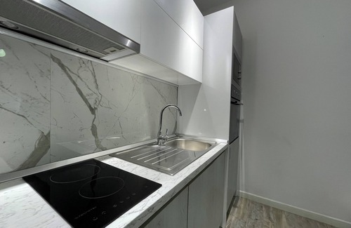 Tirana Apartamento | Chic 1-bedroom apartment with AC, WiFi in fabulous Tiranë