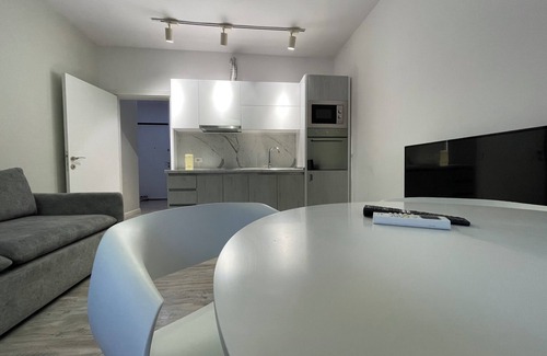 Tirana Apartamento | Chic 1-bedroom apartment with AC, WiFi in fabulous Tiranë