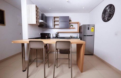 East Legon Apartamento | Chic 1-bedroom apartment in marvelous Accra with fitness room, AC