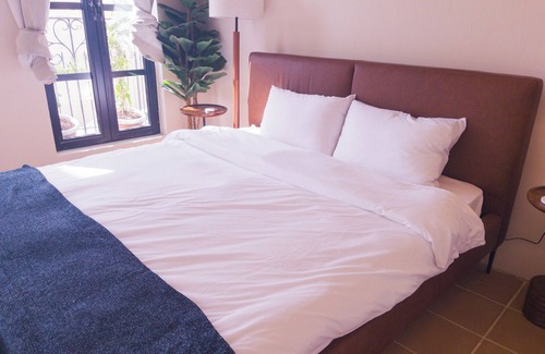 Riyadh Apartamento | Chic 1-bedroom apartment with WiFi, AC. Ideal location, comforts of home.