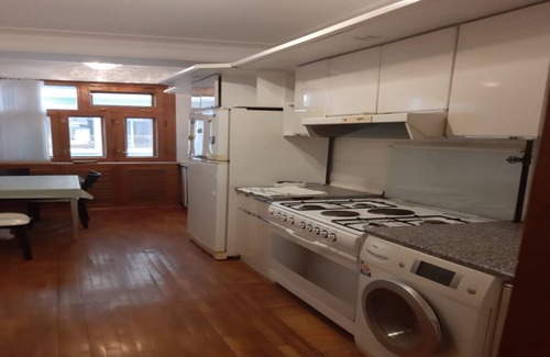 Nasimi Apartamento | Chic 1-bedroom apartment with WiFi, AC in fabulous Baku