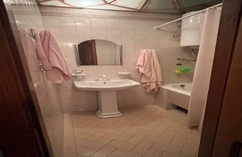 Nasimi Apartamento | Chic 1-bedroom apartment with WiFi, AC in fabulous Baku