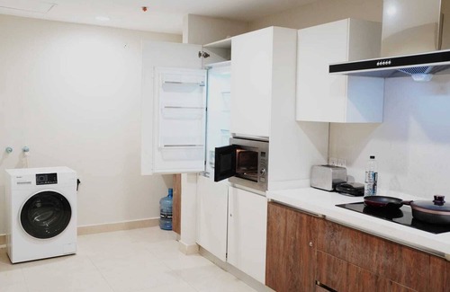 Gulberg Apartamento | Chic 1-bedroom Pent-House with WiFi, AC in Dha phase 4 Lahore