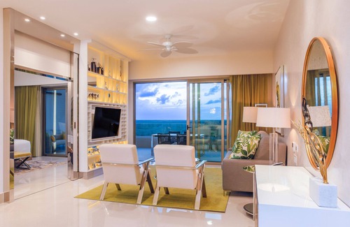 Playa Mujeres Complejo | Chic 1-bedroom resort with fitness room and AC in marvelous Cancun