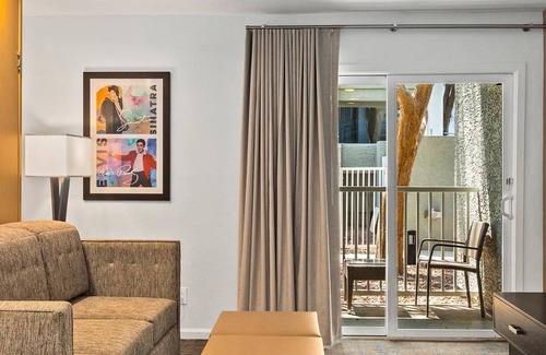 Las Vegas Complejo | Chic 1-bedroom resort with Pool & fitness room, Shuttle service to the Strip