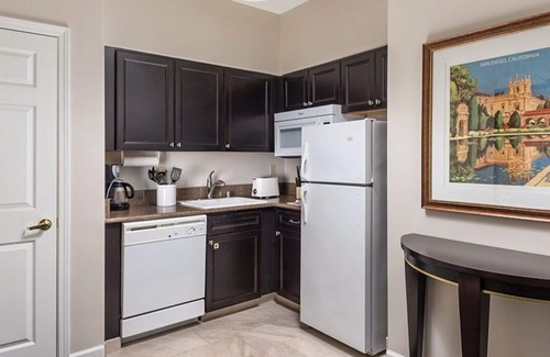 Cortez Hill Apartamento | Chic 1-bedroom with AC, WiFi, fitness room in pleasant San Diego
