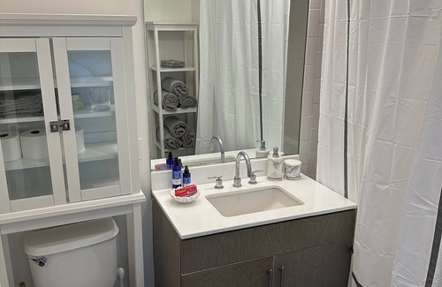 Arts District Apartamento | Chic 1-bedroom with high ceiling, open plan,in beautiful arts district