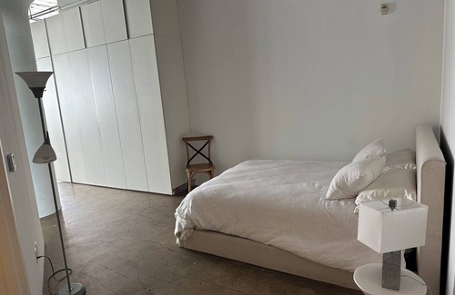 Arts District Apartamento | Chic 1-bedroom with high ceiling, open plan,in beautiful arts district