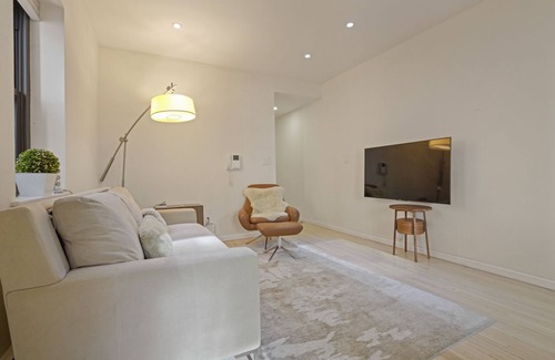 Midtown West Apartamento | Chic 1-bedroom with WiFi & AC in vibrant New York