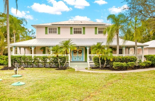 Biggar Apartamento | Chic 1 BR private poolside suite sleeps 4