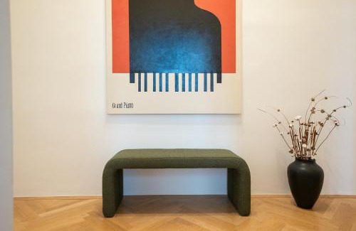 Neubau Apartamento | Chic 180m 3BR Apt near Parliament, Self Check-in