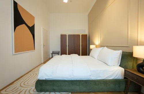 Neubau Apartamento | Chic 180m 3BR Apt near Parliament, Self Check-in