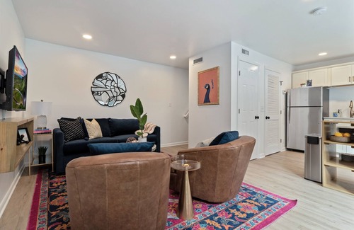 Hillsboro Village Casa | Chic 1920s Charmer Walkable to Belmont & Vanderbilt, Pet-Friendly