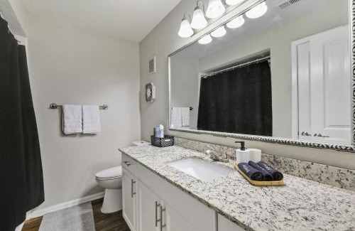 Plano Apartamento | Chic 1BD Retreat With Pool & Gym, Heart of Medical City Plano