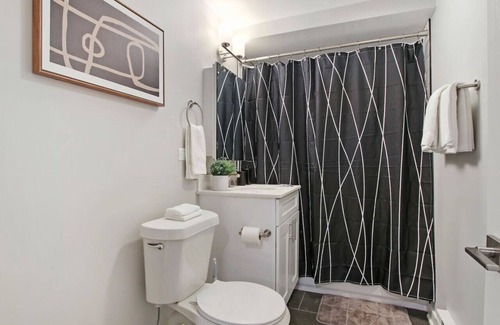 Lake View East Apartamento | Chic Chicago Getaway: 1BR with Modern Comforts