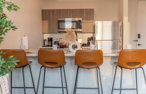 East Orange Apartamento | Chic 1BR Apt w/ WiFi + Parking, AC in lovely East Orange
