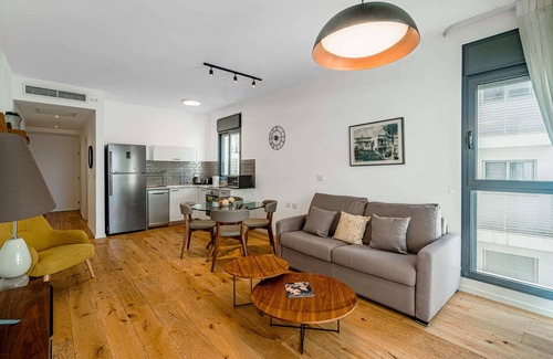 Tel Aviv Promenade Apartamento | Chic 1BR Ben Yehuda by Holiday Rentals SAFE ROOM