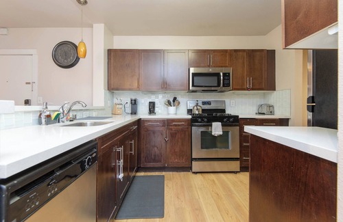 City West Apartamento | Chic 2-Bed Apt in Fabulous Los Angeles with Balcony, Fitness Room and WiFi