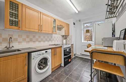 Brixton Apartamento | Chic 2-Bed Flat with Workspace, Balcony, Parking