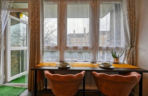 Brixton Apartamento | Chic 2-Bed Flat with Workspace, Balcony, Parking