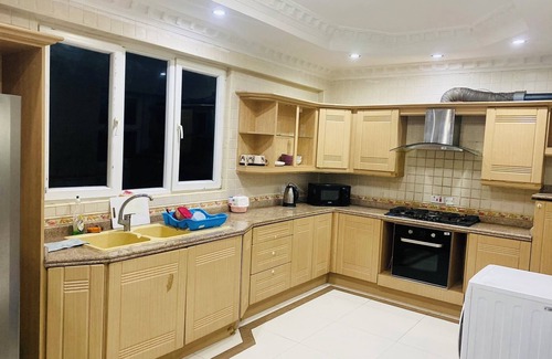 Masaki Apartamento | Chic 2-bedroom apartment with AC, WiFi in welcoming Dar es Salaam
