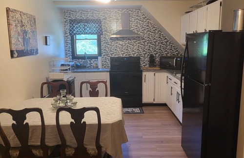 Ransom Apartamento | Chic 2-bedroom apartment with AC, WiFi in peaceful Clarks Summit