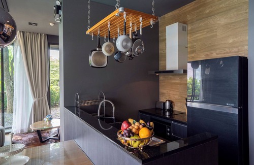 Rawai Apartamento | Chic 2-bedroom apartment in marvelous Tambon Rawai with WiFi, fitness room