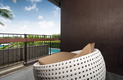 Rawai Apartamento | Chic 2-bedroom apartment in marvelous Tambon Rawai with WiFi, fitness room