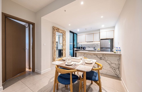 District 4 Apartamento | Chic 2-bedroom apartment with Pool & Gym in enchanting Saigon