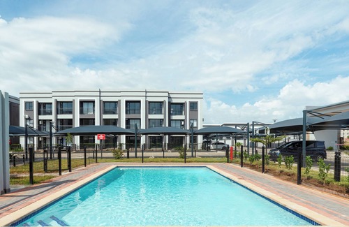 Gaborone Apartamento | Chic 2-bedroom apartment with AC, WiFi in central Gaborone