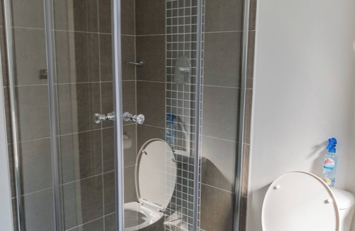 Gaborone Apartamento | Chic 2-bedroom apartment with AC, WiFi in central Gaborone