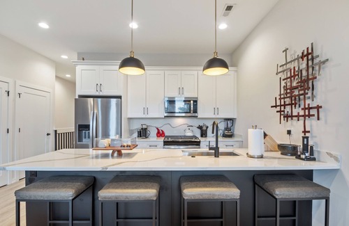 Grand Boulevard Condominio | Chic 2-bedroom condo in amazing Chicago minutes from Lake Michigan
