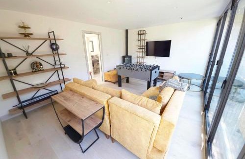 South Woodford Casa | Chic 2 Bedroom Modern Cave House