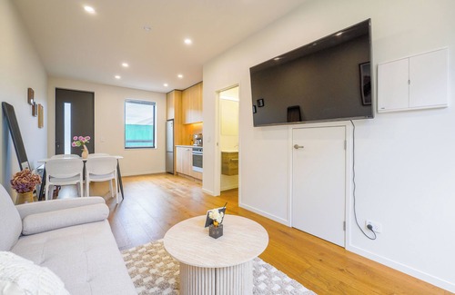 Grey Lynn Casa | Chic 2-Bedroom Retreat in Grey Lynn Minutes to CBD