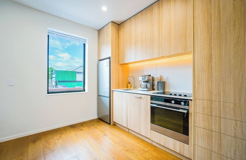 Grey Lynn Casa | Chic 2-Bedroom Retreat in Grey Lynn Minutes to CBD