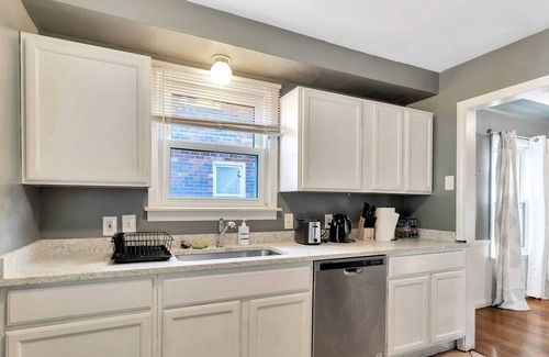 Grosse Pointe Casa | Chic 2-Story Brick House w/ Office Space