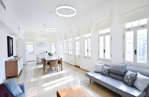Tel Aviv City Center Apartamento | Chic 2BR Apartment close to the beach by HolyGuest