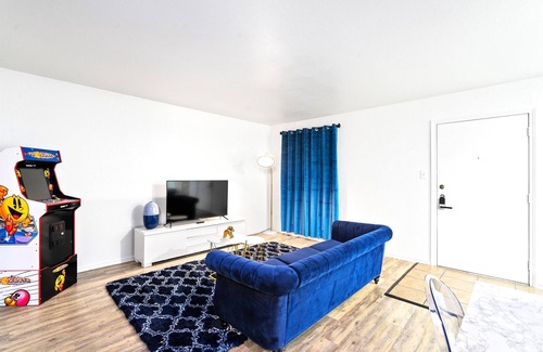 West Campus Apartamento | Chic 2BR Central ATX near UT
