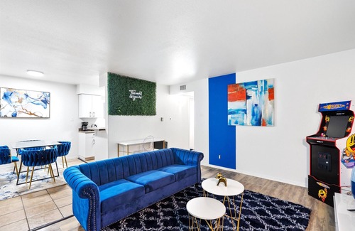 West Campus Apartamento | Chic 2BR Central ATX near UT