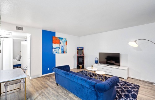 West Campus Apartamento | Chic 2BR Central ATX near UT